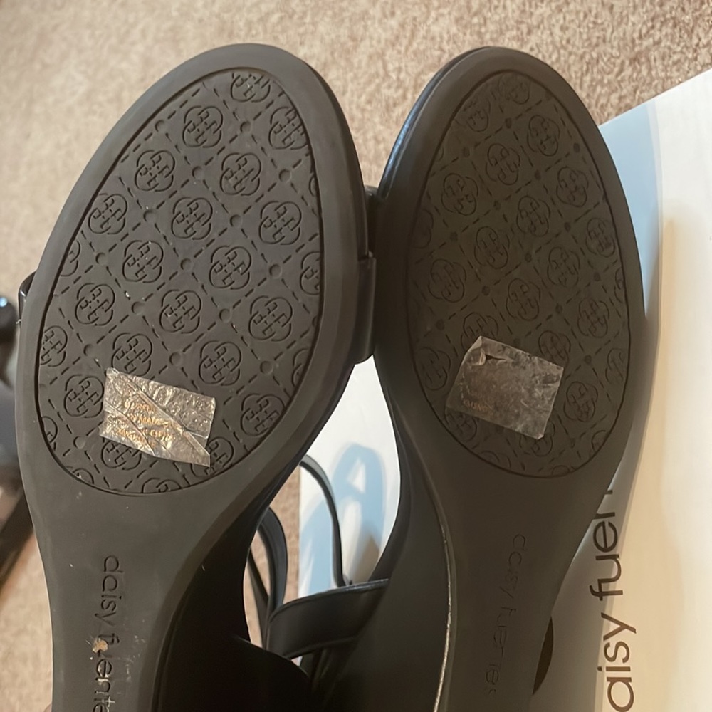 Low wedge sandals 8.5 - Picture 6 of 9